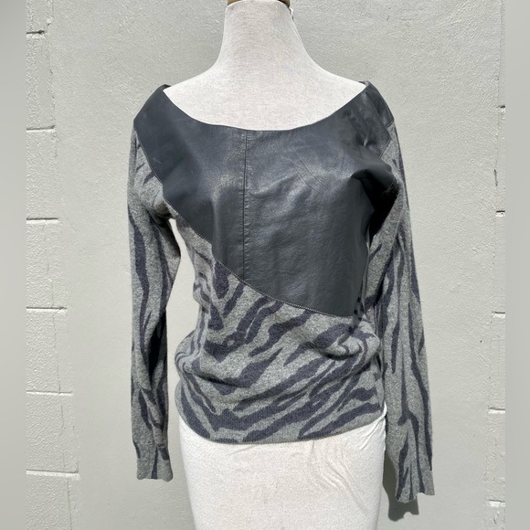 Vtg 90s Gray Zebra Stripe Sweater Leather Accent S 80s Off Shoulder Boho As Is - Picture 2 of 4